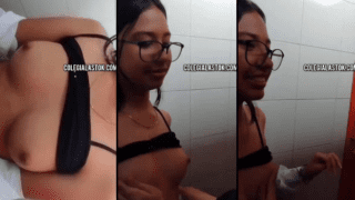 chavitas lesbianas dandose amor en el baño de la prepa