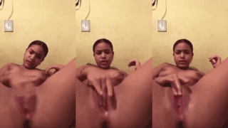 deliciosa morrita dominnicana dedeandose delicioso