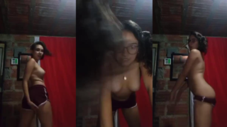 jovencita mexicana se graba desnuda en su habitacion