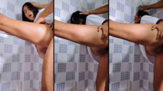 con la patita levantada se la mete completita el novio a la morenita