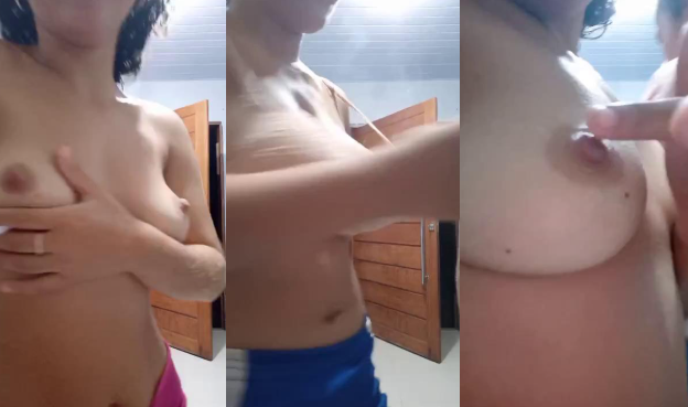jovencita colegiala les enseñas las tetas a sus compañeros del colegio