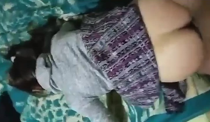 jovencita mexicana se deja coger por su primo mayor