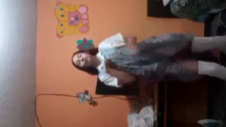 colegiala calenturienta llegando del colegio se graba quitandose la ropa