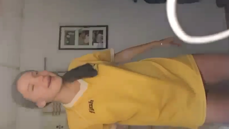 jovencita colegiala se deja coger de perrito por novio mucho mayor a ella