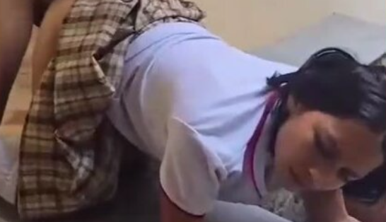 chibola peruana se deja coger de perrito al salir de la escuela