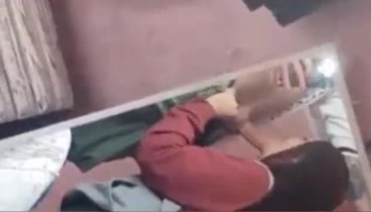 graban a morrita colegiala chupandosela al profesor a escondidas