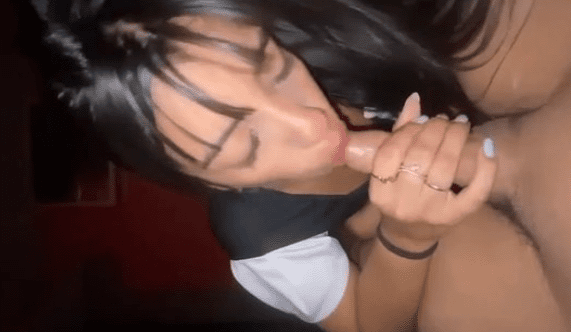 a ella le encanta la lechita caliente