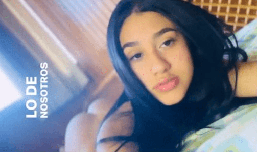 Jovencita ardiente y provocativa se exhibe sin ropa