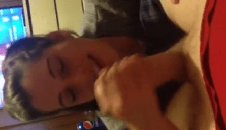 la morrita se la chupa con mucha intensidad