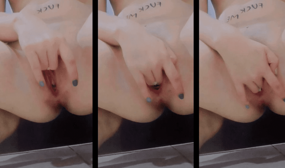 Metiéndose los deditos en la conchita apretadita