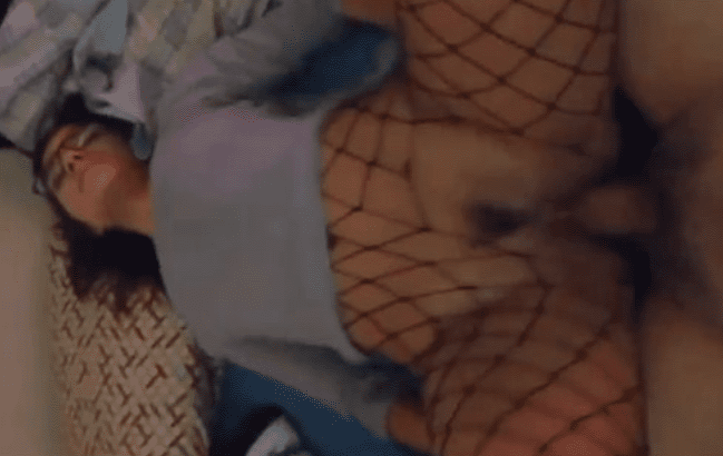 Jovencita cogiendo de forma excitante con placer desenfrenado