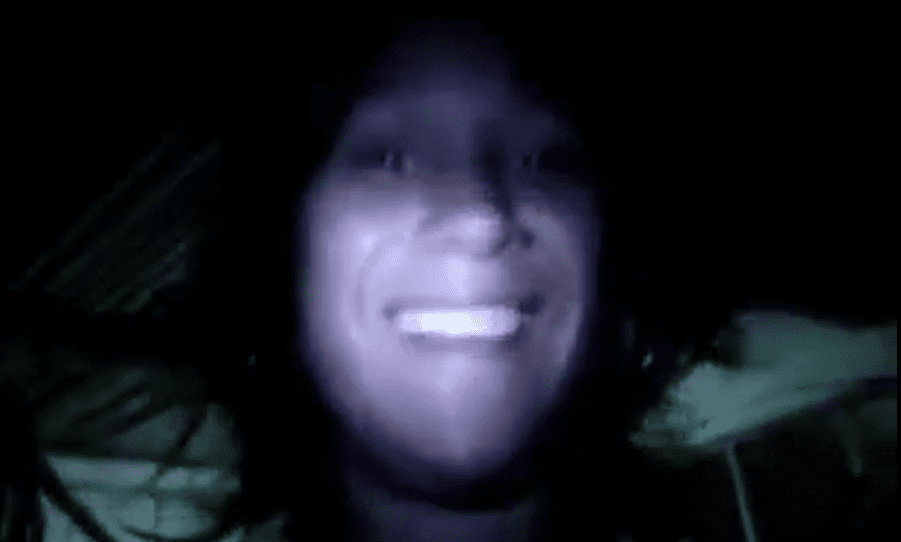 Baile caliente en medio de la penumbra