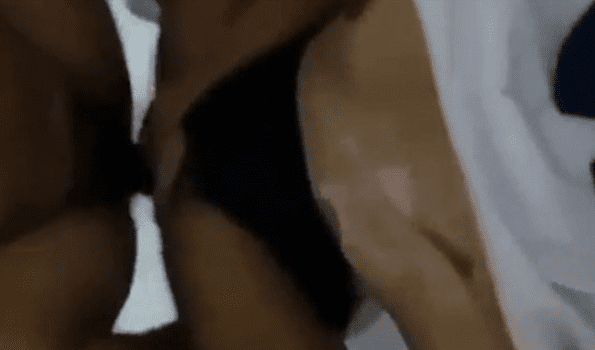 Le quitan la tanga a la colegiala y se la cogen bien rico