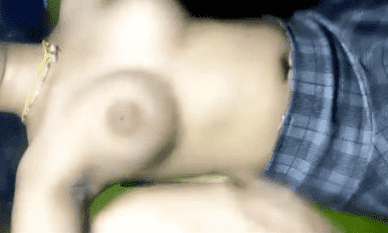 A la colegiala le gusta exhibirse