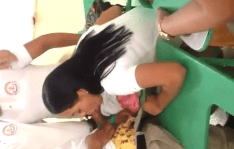 Colegiala mexicana grabada mamando a dos de sus compañeros