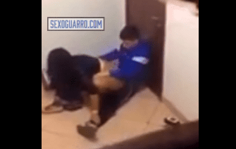 Maestra prepa grabada teniendo sexo con estudiantes salón